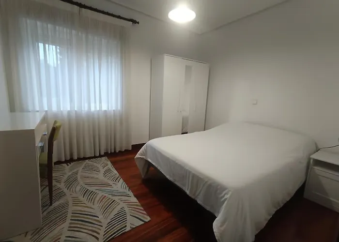 Piso Con Terraza Y Zonas Verdes דירה